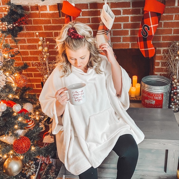 American Eagle Outfitters Jackets & Blazers - White Fuzzy Poncho